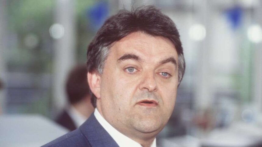 was hat reul am auge